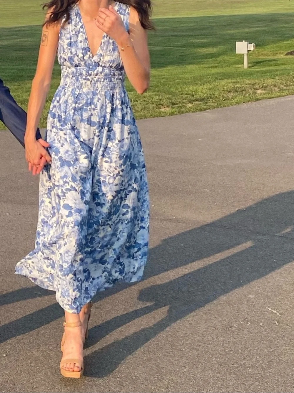 Abercrombie & Fitch Blue and White Floral Maxi Dress Medium